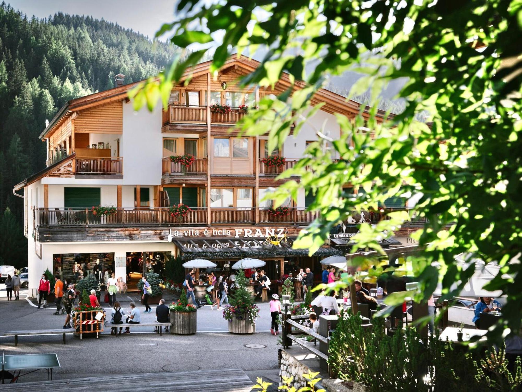 Apartments Da La Vedla Flats San Cassiano  Buitenkant foto