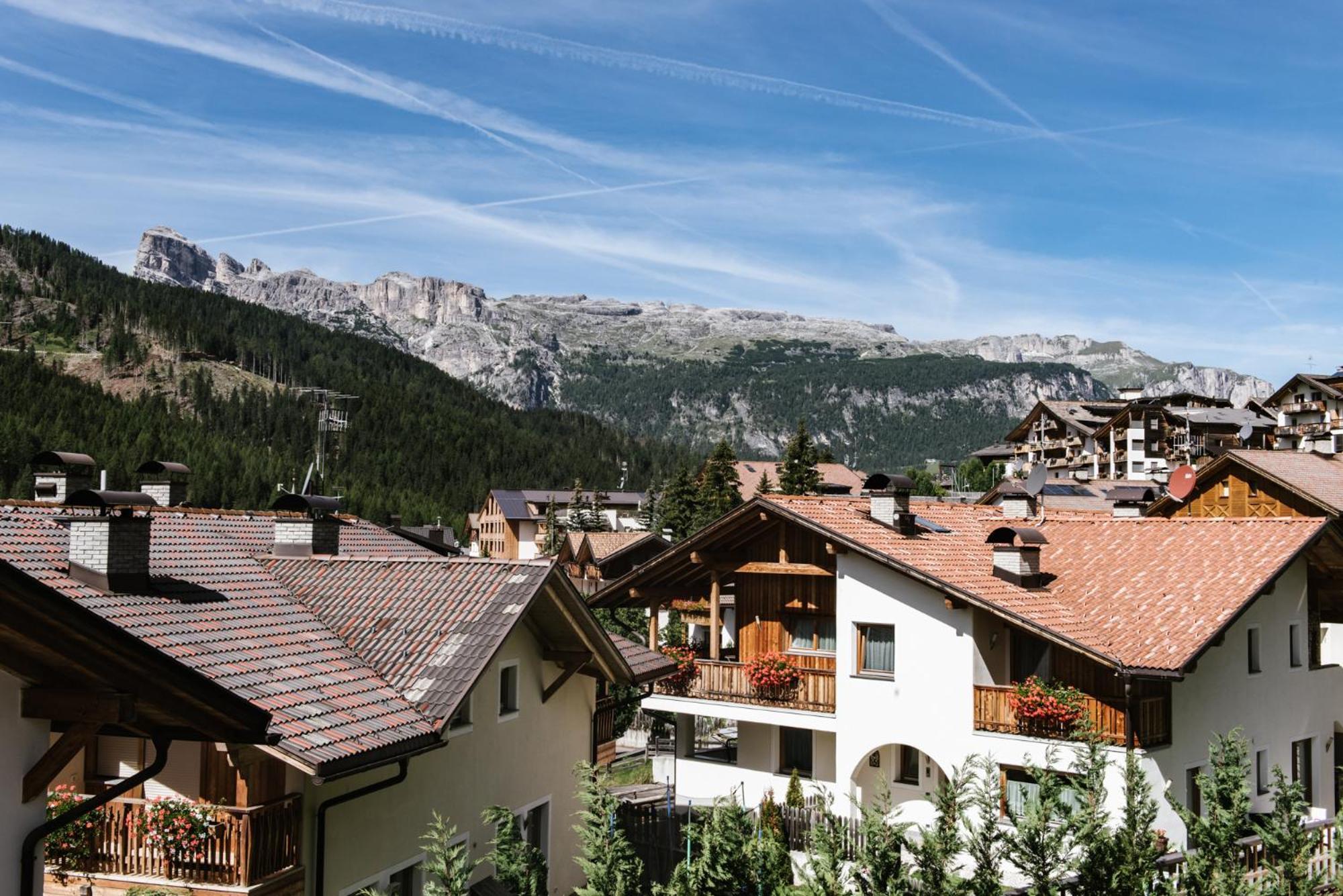 Apartments Da La Vedla Flats San Cassiano  Buitenkant foto